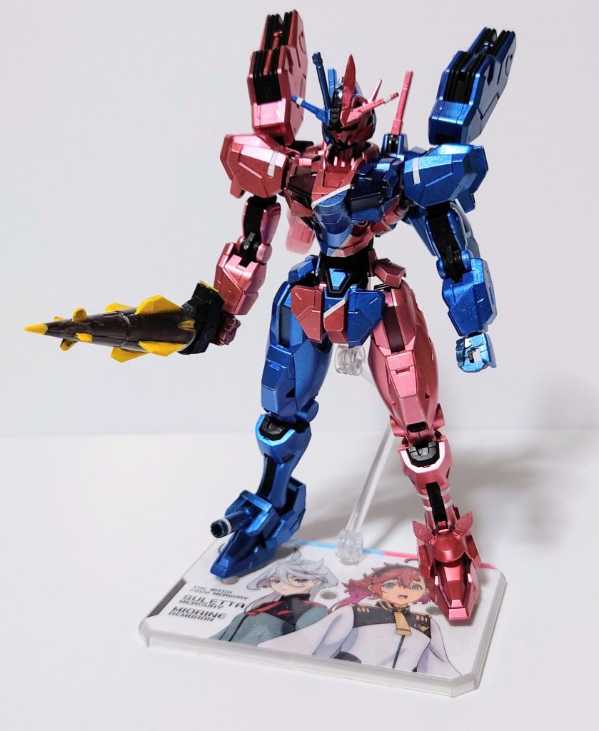 手元にあったメタリックマーカーの色が似てるなと思い、ガンダムマーカーエアブラシで塗装しました。スレッタとミオリネが持っているキーホルダーと似た色をしていますね。つまり2人の愛の結晶って事か。違うか