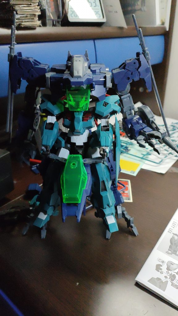 これが射撃モードで前がガラ空きですね。だけど肩には4本の刀があるので大丈夫です