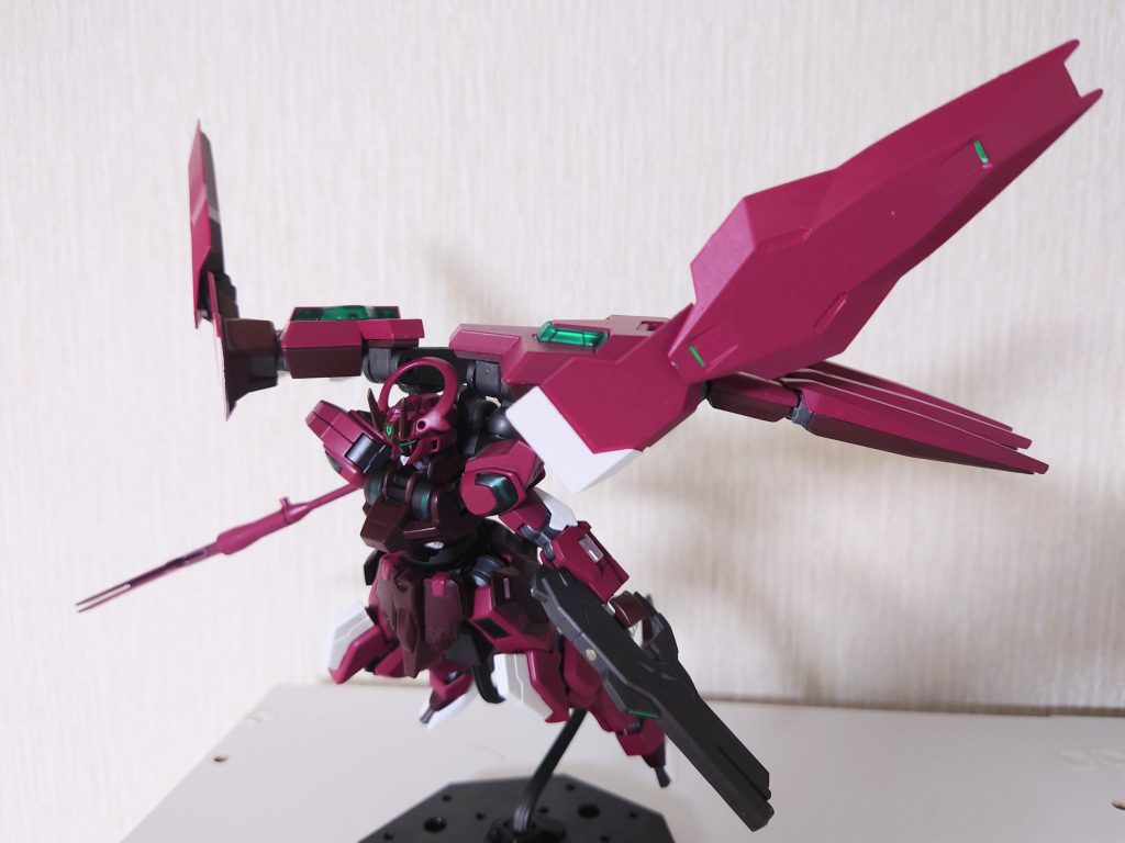 広げて安定翼とした飛行モード