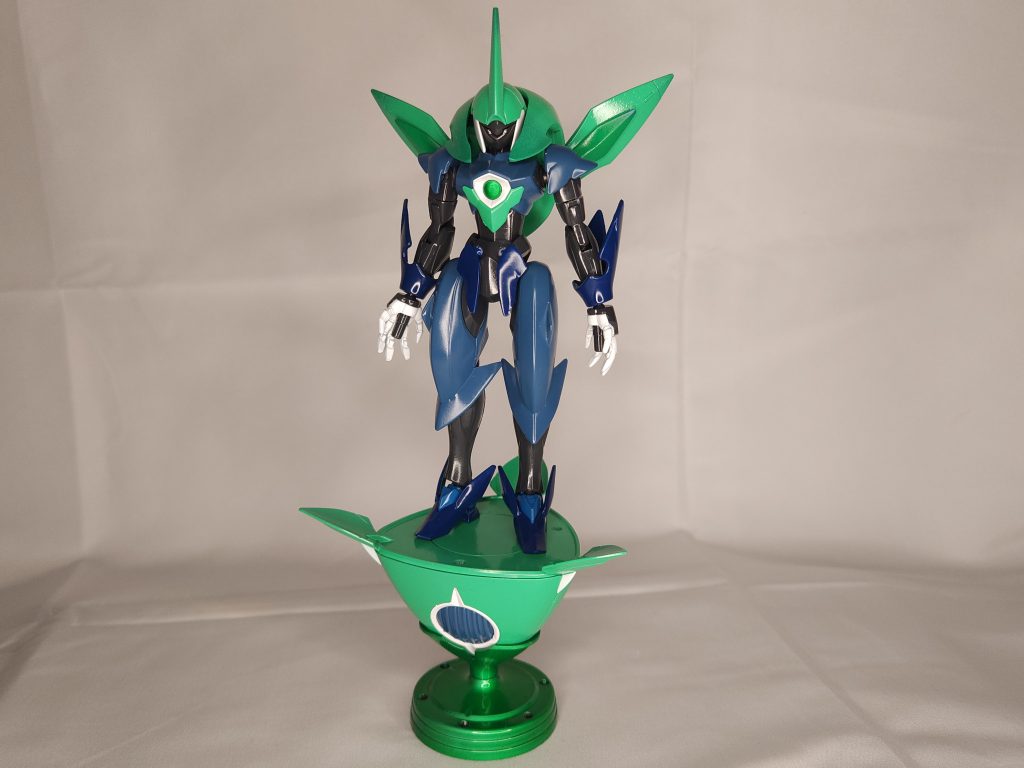 全体としてはこんな感じ。基本はファルシアと変わらないのでファルシアベースも付けています。すごく分かりづらいとは思いますが顔周りの部分と羽をグラデーション塗装しています。(この点は今後改修機作成の時に再度作成し直す予定です。)