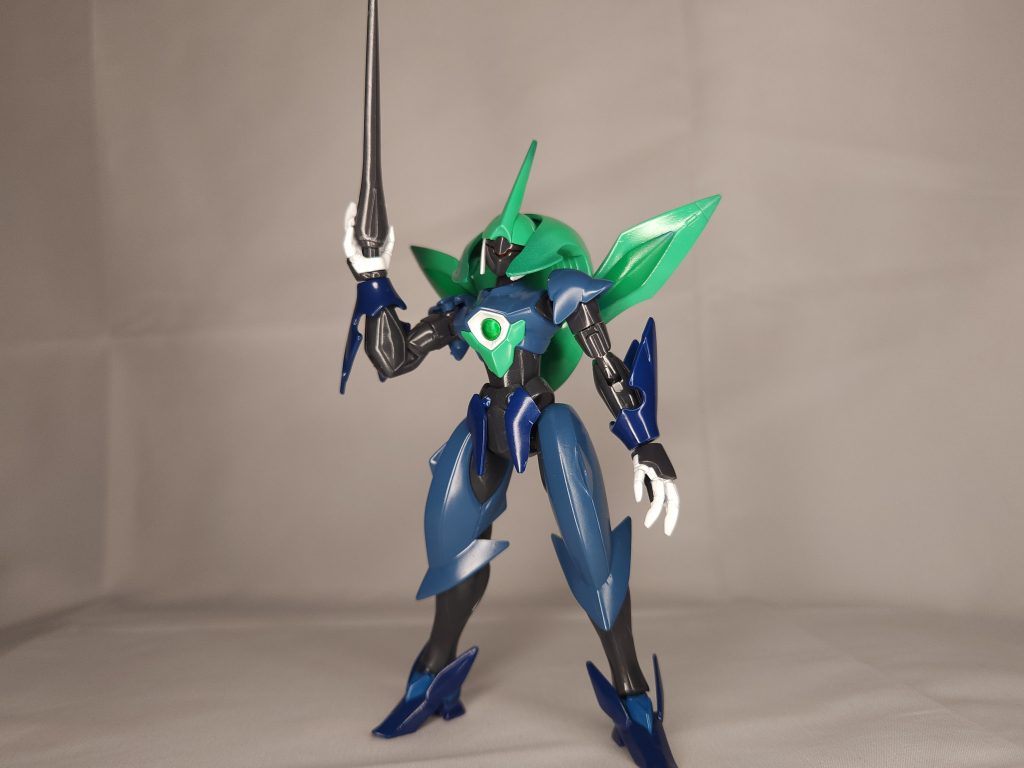 武装もファルシアに準拠しているのでヴェイガン機体特有の「シッポ剣」とファルシアと言えばの「フラワーファンネル」になります。剣はこのように元キット同様手に取り付け可能です。