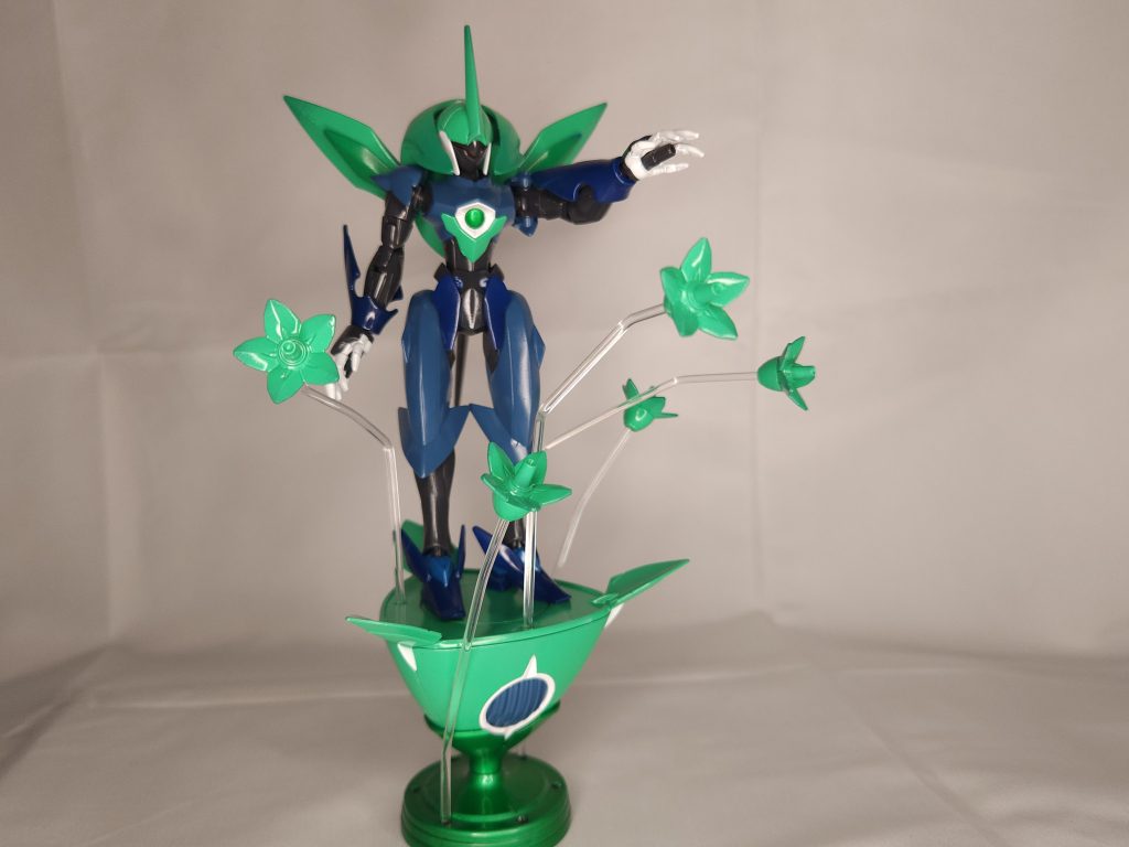 フラワーファンネルも同様に付属のパーツを用いてディスプレイ可能です。本体がファルシアベースに固定されているためあまり大きな動きは出来ませんがファンネルがあるだけで大分変わりますね。