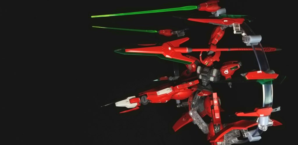 ドローン展開モードイーシュヴァラタイプB×2、ソード型ドローン×6、アンビカー×2ビームアンカーとビームスピアもイーシュヴァラタイプAでオールレンジ攻撃に運用可能です。