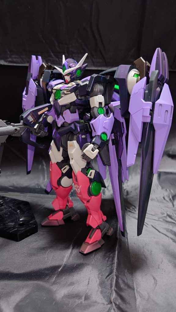 全身。ライザーユニット(仮称)は定位置と後腰アーマーに接続しています。