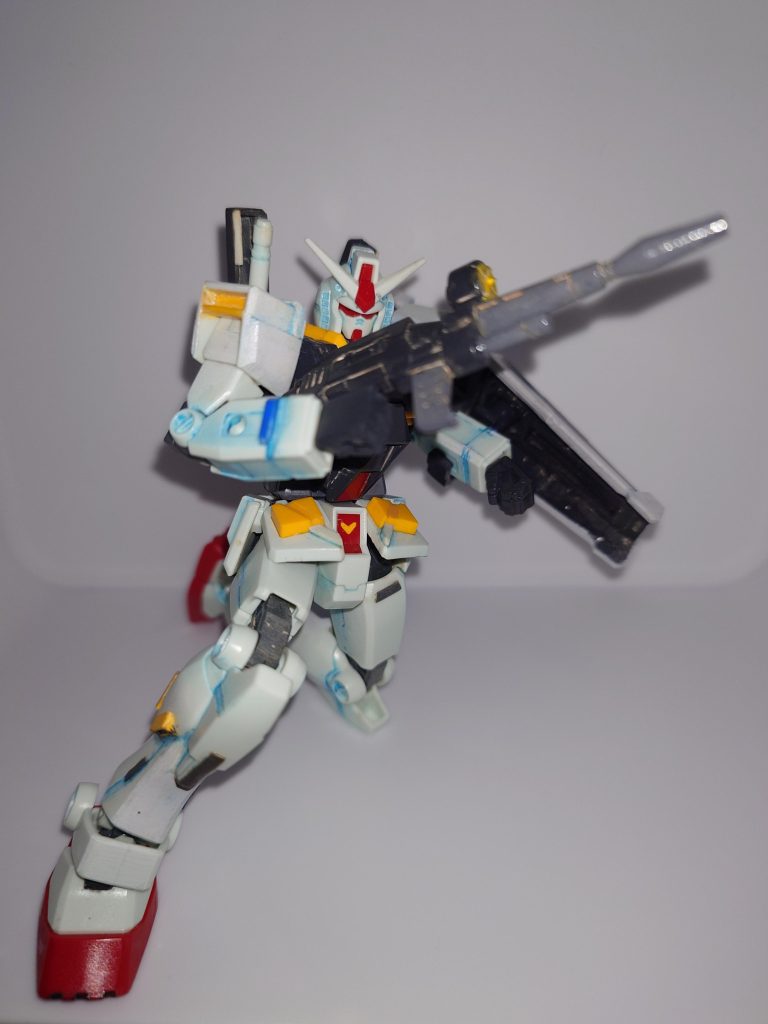 セイラマスオ氏風の改造に少しチャレンジしてみましたが、ランナータグやランナーを整形するのがしんどい…。塗装は水性塗料と、半ツヤクリア、絵の具で墨入れで完成させました