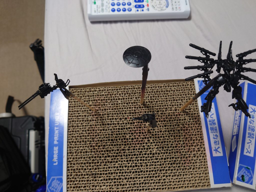 大まかに組み上げて塗ってます