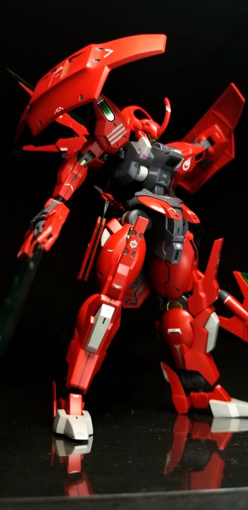 立ち姿から。通常のダリルバルデより脚部を延長し、股間のパーツをカットして立ち姿が決まるようにしました。