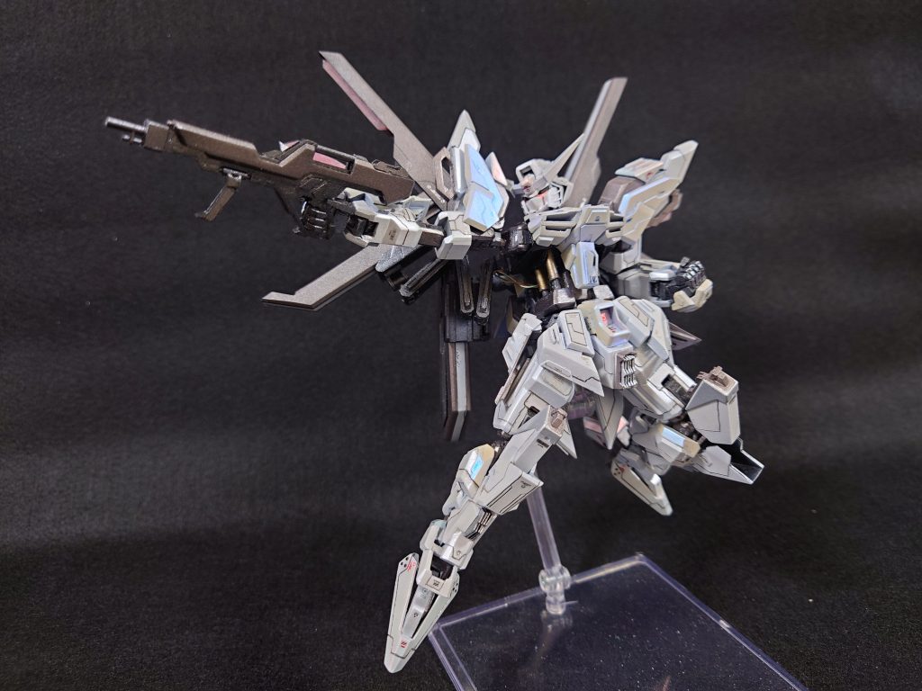 光の翼。展開と格納を両立させるのがスペース的に1番頭を悩ませたのが翼でした…🙃