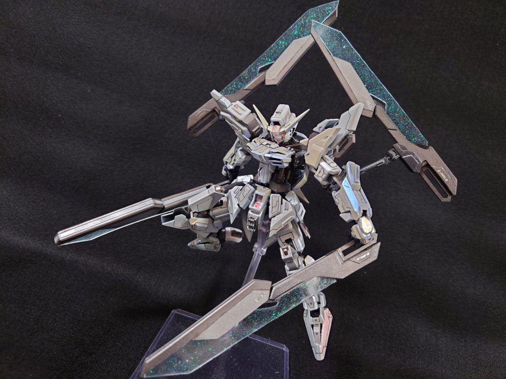 ソードデスティニー。ユニットの接続部分がサブアームのように可動するので白兵戦で無双します。