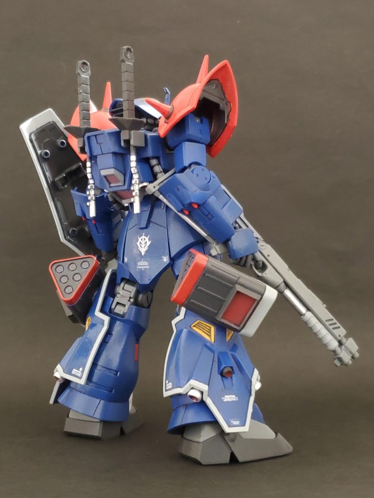 Lia view~😊🎶お尻のスカートと足スカートの裾にお気持ち程度のスジ彫りを加えました😅全塗装後はデカール貼り❗いつもの事ですが、私はガンプラ完成後にアクションシーンをたくさん撮影するのに当然あちこち触るので、デカールは控え目にしています🎵撮影中に剥がれたりするのでマーキングする場所も可能な限り、あまり触れない場所を選んでいます😊💦