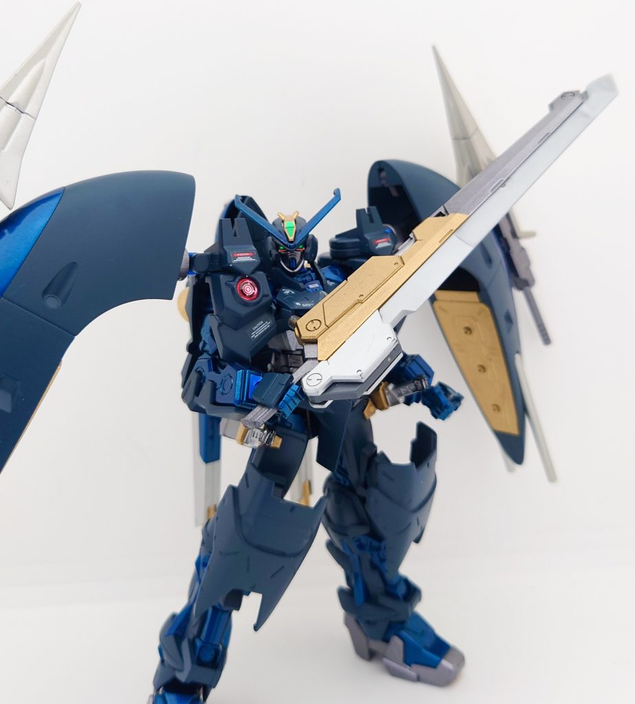 武器その1  大型ブレードブルーフレームといえば大型ブレードのタクティカルアームズのイメージが強いので、コトブキヤの武器を持たせてみました。