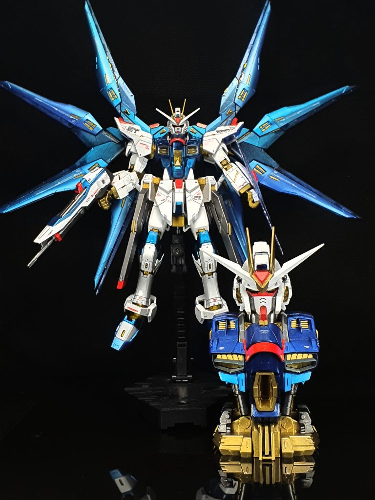 胸像なのでアクションが全然取れず、撮影のレパートリーが少なくてすみません💦塗装は下記のとおりです。白:ガンダムマーカーニューホワイト紺:ガンダムマーカーコスモメタブルー青:ガンダムマーカーメタブルー黄、金:ガンダムマーカーゴールド(目もこの色です)赤:ガンダムマーカーレッドグレー:モデラーマーカーメタリックグレー内部:ガンダムマーカーゴールド、モデラーマーカーメタリックグレースミ入れ:タミヤ墨入れ塗料(ダークグレー)最後にトップコート(スーパー光沢クリア)を吹きました。最後まで見ていただき、ありがとうございました!来年もどうぞよろしくお願いします!