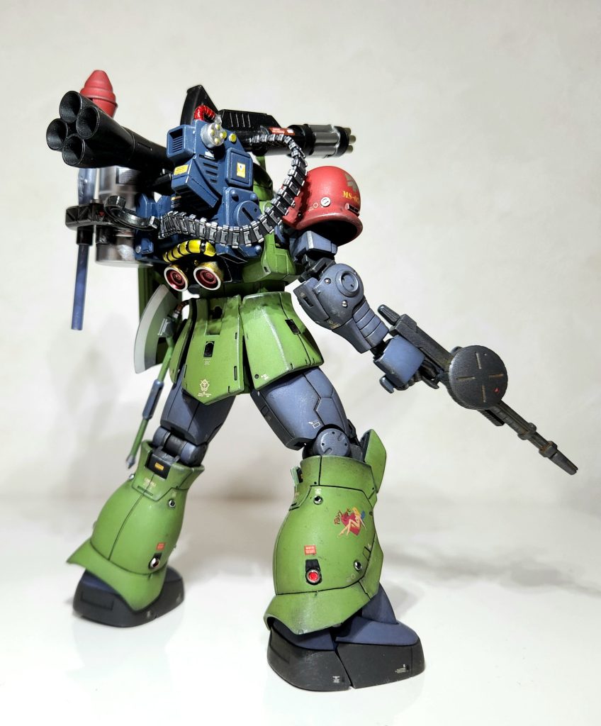 最初は脚部も改造しようと思ったけどジェネレーターの出力的にザクIの機動力upは現実的ではないと思ったので支援機としての火力強化を目指しました。