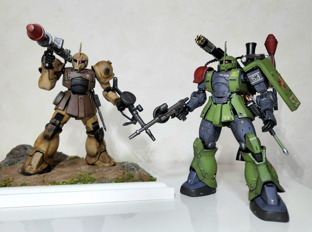 HGUCザクIと。オリジン版はカッコ良いけど、HGUC版の頭でっかちスタイルも好きですね😊