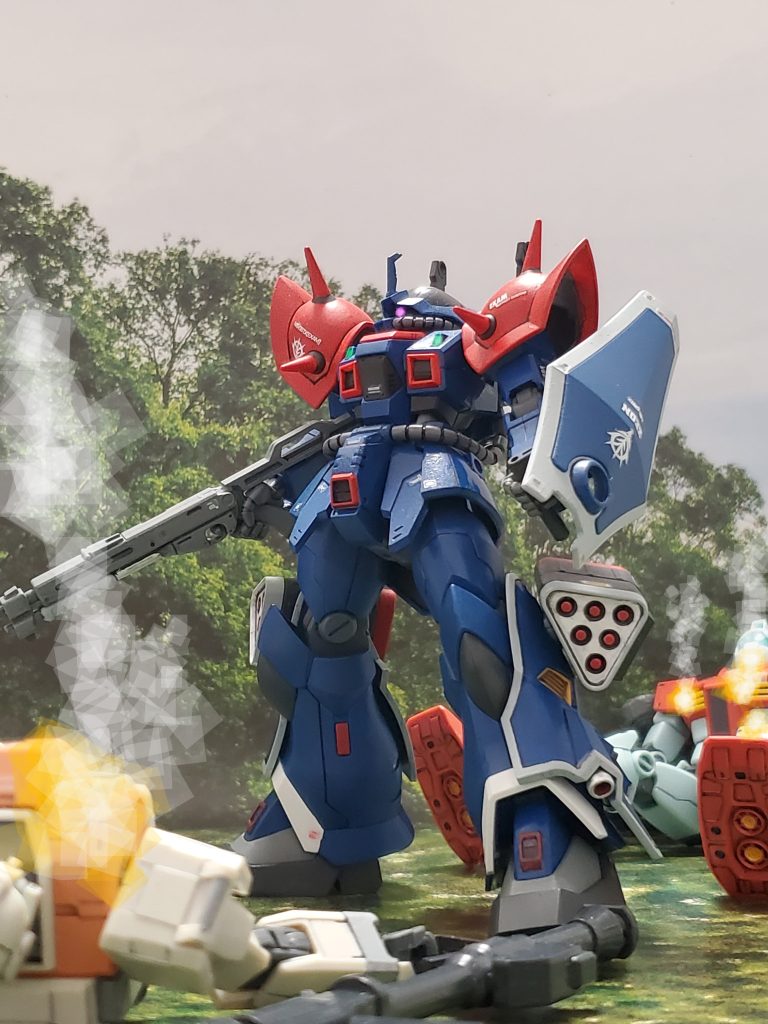 戦闘空域に到着したバルザリー少尉❗そこには、噂に聞いたジオン製の蒼き謎のMSが悠然と立っていた…👀💦ジオンのMSのモノアイは赤く光って無いが、その惨状は以前見た光景以上~😱💦以前同様、動けなくさせれば…😔✨と考えている時❗その蒼き謎のMSが動き出す👀❕