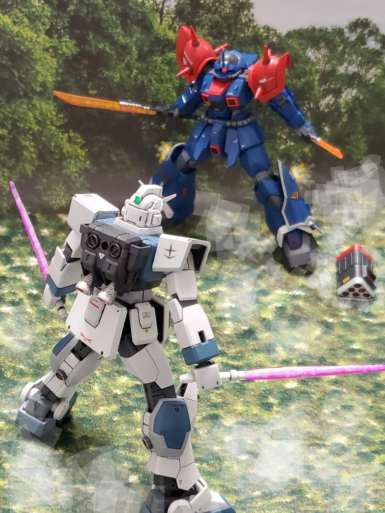 両機とも残弾がなくなり近接戦闘にもつれ込む💦その時、ついに謎のMSのモノアイが妖しく赤く輝き出す❇️バルザリー少尉は、ついに来たかと覚悟を決める😎✨そして、謎のMSは脚部のミサイルポッドをパージしヒートサーベルを構える❗互いに二刀流で対峙する⚔️