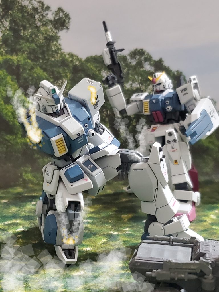 そこへ、隊長の後退命令を破ったナオ軍曹とクリエ軍曹の陸戦型ガンダムが到着~🤩負荷のため動けなくなったバルザリーの1号機を庇いながら、謎のMSに弾幕を浴びせる🎵謎のMSも頭部へのダメージで支障をきたしたのか撤退していく~🙌✨助かったのも束の間、バルザリー少尉はクリエ軍曹に無茶な命令と戦い方を怒鳴られ、怒っているのか泣いているのか判らないナオ軍曹に抱きつかれて大変な事となっていた…😅💦そして数日後、北米戦線カリフォルニアベース攻略戦にて連邦、ジオン双方の蒼き謎のMS同士が激突👊💢それを目撃👀した兵士の話しによれば、両機とも頭部を失い相討ちになったそうである…😔✨この話を聞いて第05小隊の面々は死神からようやく解放された😰と思うのであった……💫以上、私の妄想イメージによる鬼神のような強さのイフリート改とバルザリー少尉の陸戦型ガンダム初期生産型の戦いでした~😊🎶