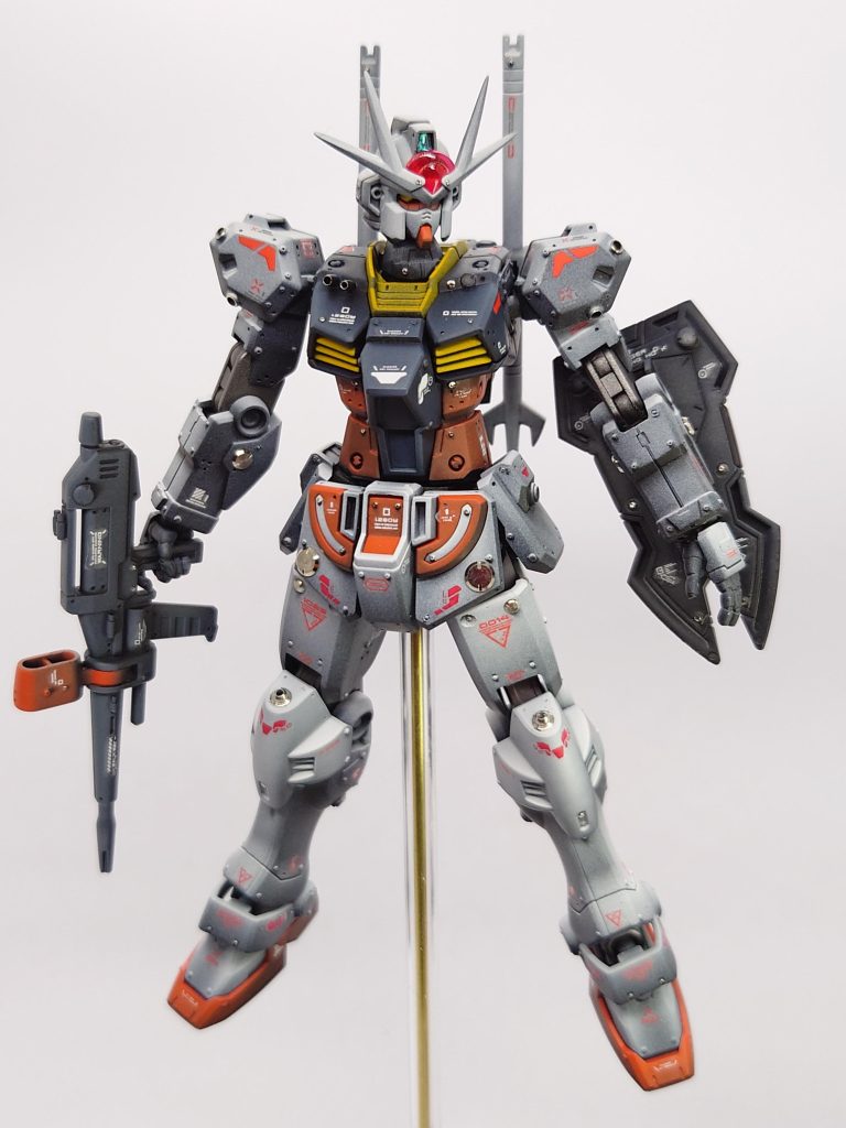 色も今回も塗装はグラデーション塗装です。白部分はガイアカラーのアルティメットホワイトを使ったのですがとても究極の白色に見えないですね😅。