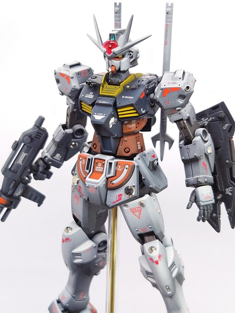 さて、ラーガンダム、主役機なのにあまり人気がない?店頭には沢山、山積みされてありゃ~と思う今日このごろ、それなら一丁制作してみるかとアイデアは色々あったのでこんな感じに出来上がりました😉。