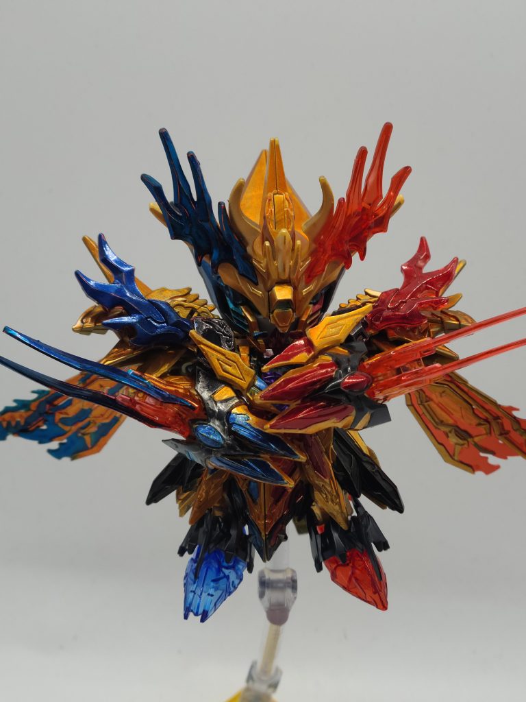 流派東方不敗といえば腕組みポーズなんですが、可動そのままな上に手甲がでかすぎてこれが限界でした