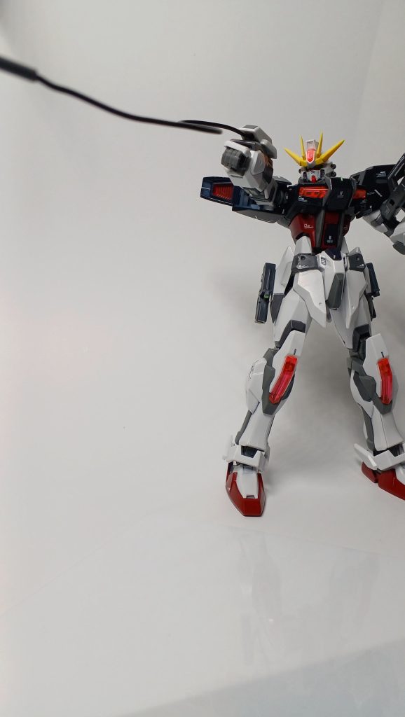 武装4アンカーランチャーIIストライクEに搭載されているアンカーランチャーを改良させたもの。強力な電気を流し、パイロットにもダメージを与えることができる。