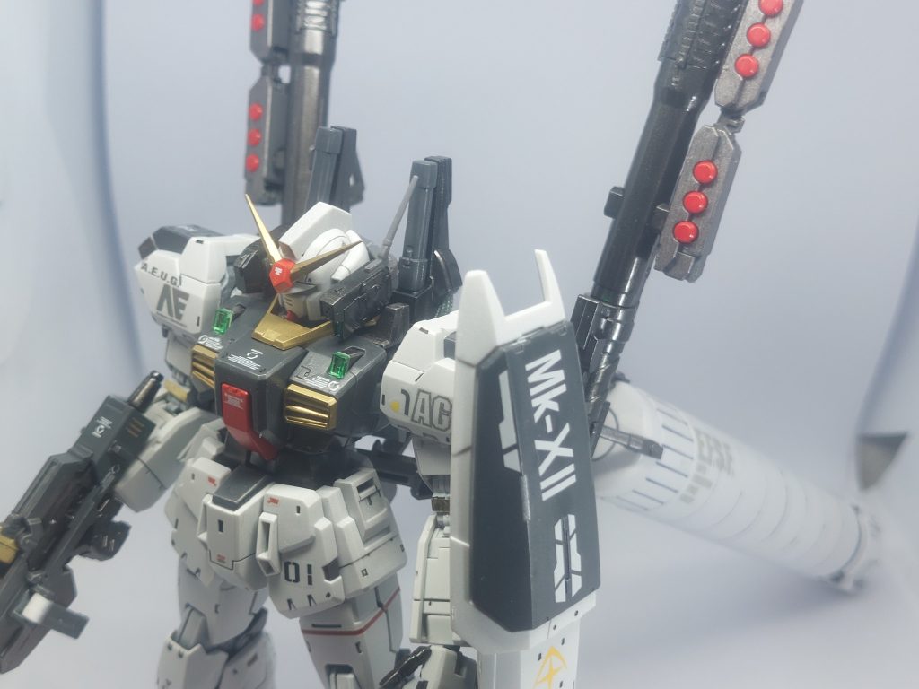 そして、フルアーマー形態！ユニコーンのものから若干減らして装備。同じネェル・アーガマに積載されているので、よしってことで…笑