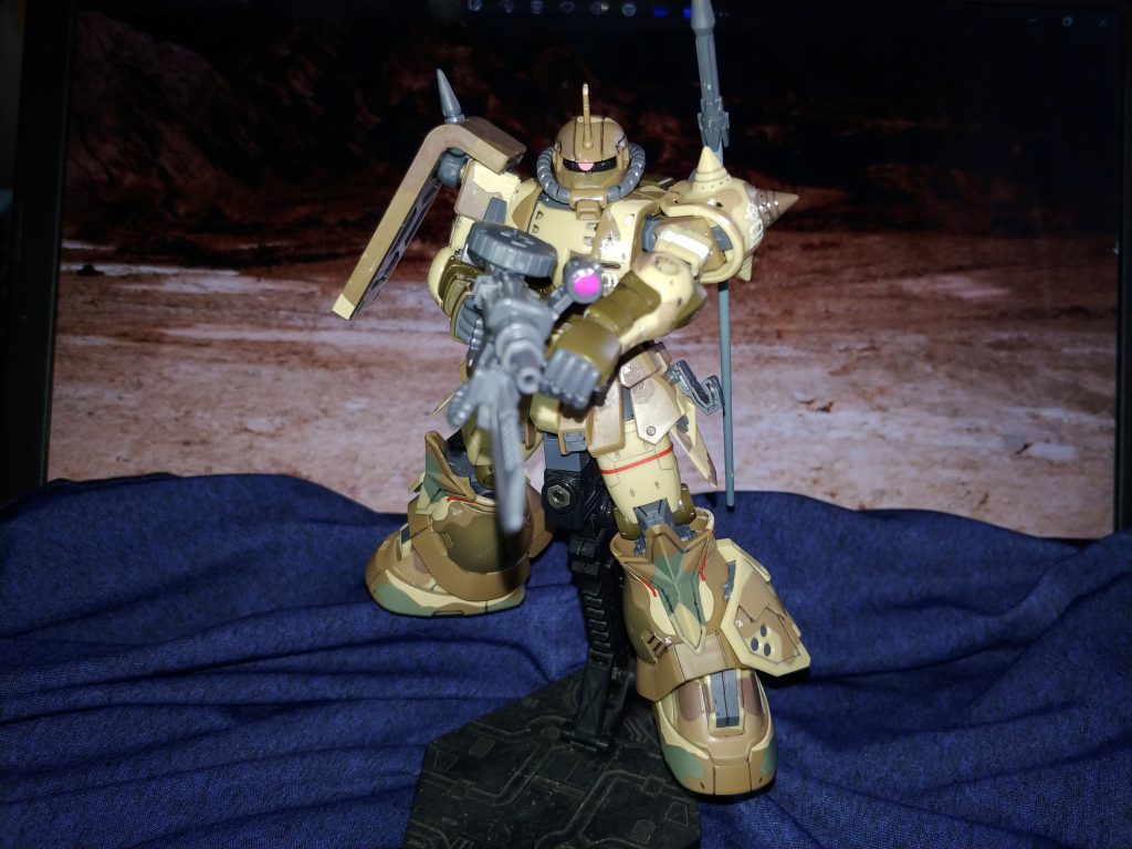 左肩に腕章を貼りましたが向きを間違えてます。