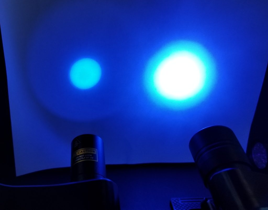 いや～、ブルーライトって、こんなに違うんだね。左が新、右が旧。旧のやつはAmazonで365って書いてあったんだけどね(^_^;)。