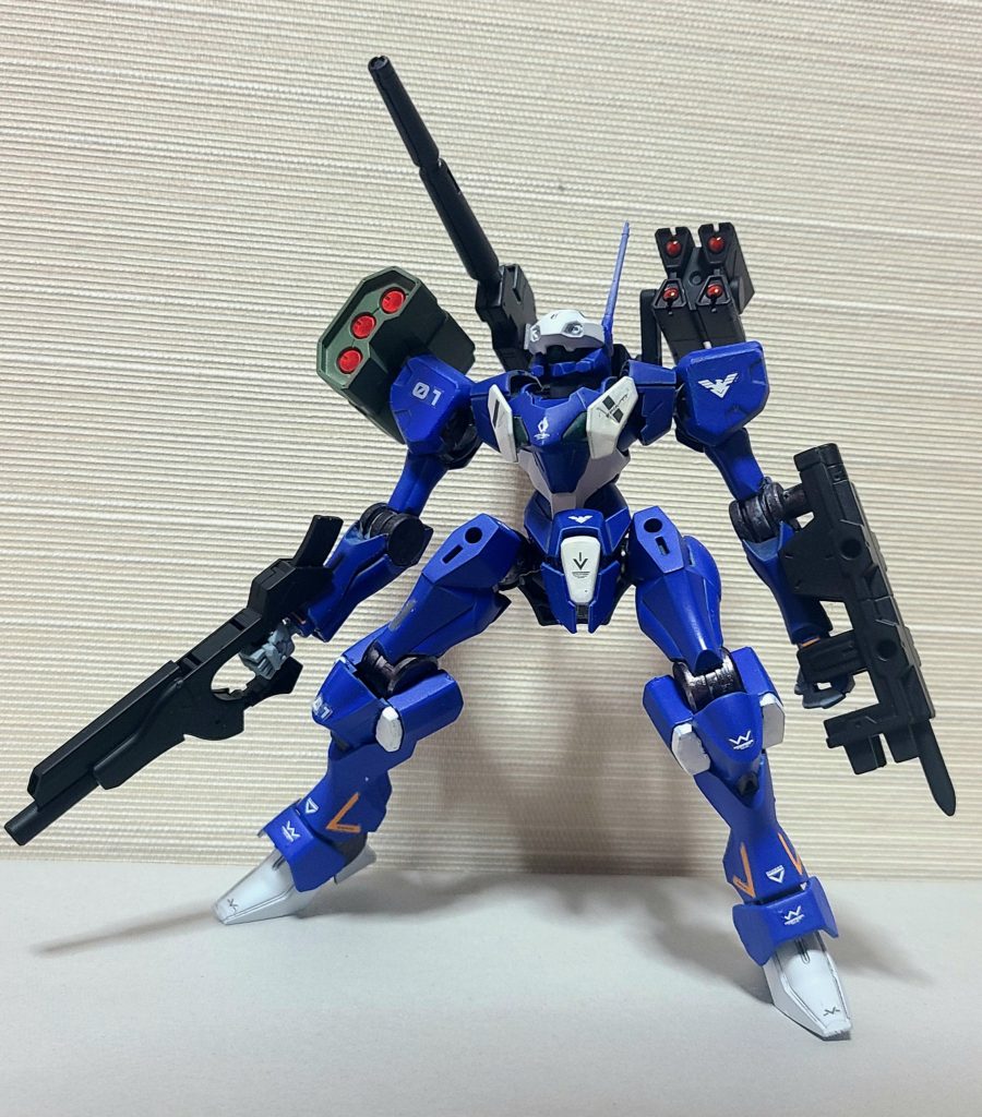 対空砲火！！しれっと肩のシールドをミサイルランチャーにしています（こちらはガンプラバトルアームアームズのものを使用）