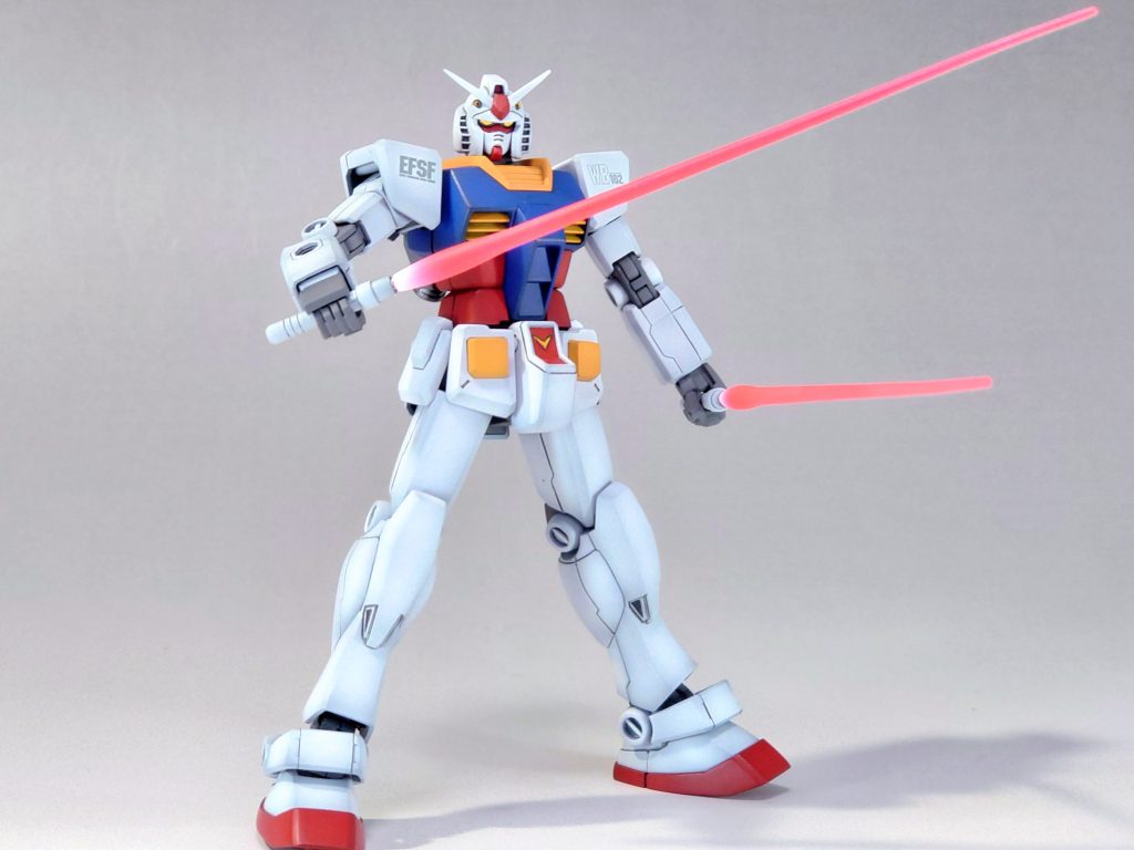 ビームサーベルは蛍光塗料で塗装し、つや消し仕上げに。