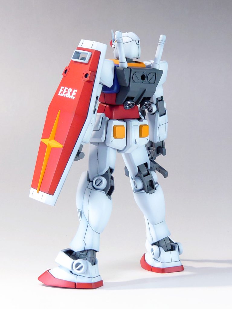 塗装は黒立ち上げ、渋めの調色しました。スラスターは金属色でアクセントにしてます。