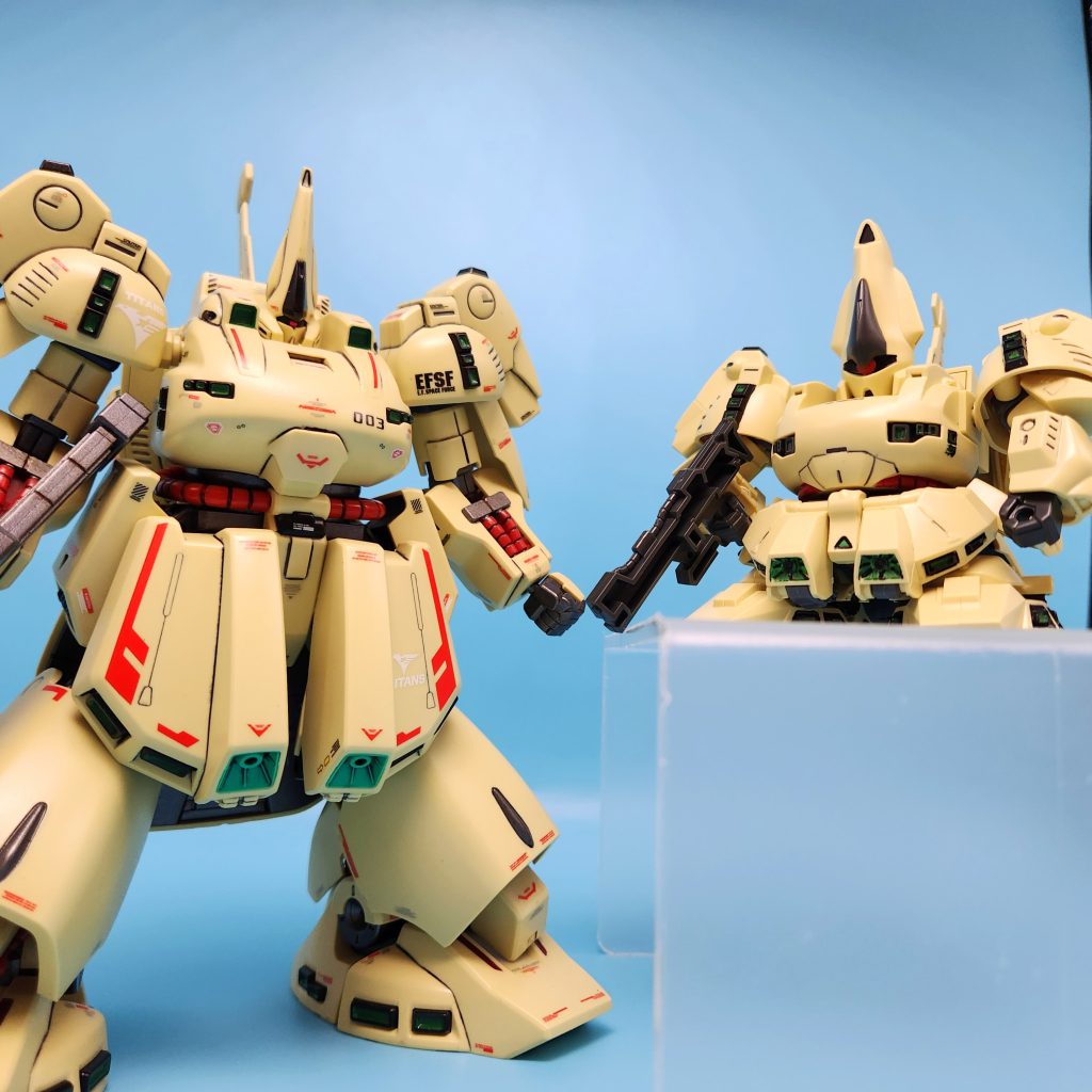 最後はHGのジ・Oくんと。こうしてみるとBBによく縮められたなぁと思ってしまいます。余談ですが仕上げは今回半光沢orつや消しで迷ったんですが、おめめの部分をジュエルアイにしてるので前者にしました。完成してよかったー!ここまで閲覧いただき、ありがとうございました!来年もゆっくり、焦らずにやっていきたいですね✨