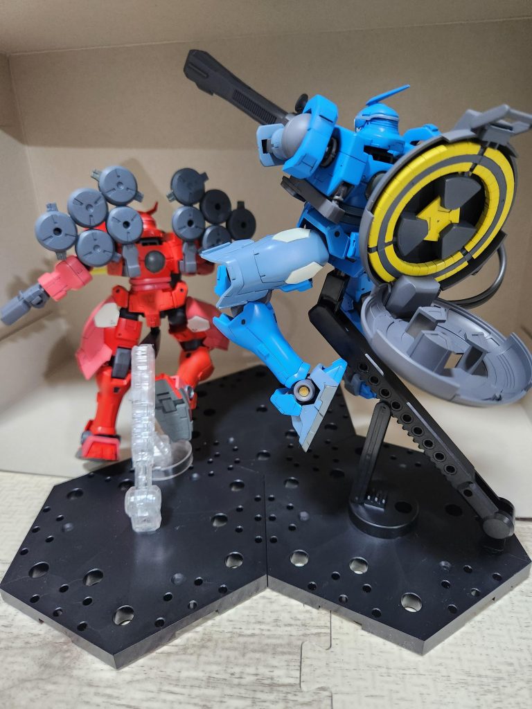 ガンダムWの中でも人気の機体ですよね～‼️主な工作はプラチップの切り貼りとスジボリ塗装の塗り分けによる情報量の追加くらいですが楽しくつくりました！