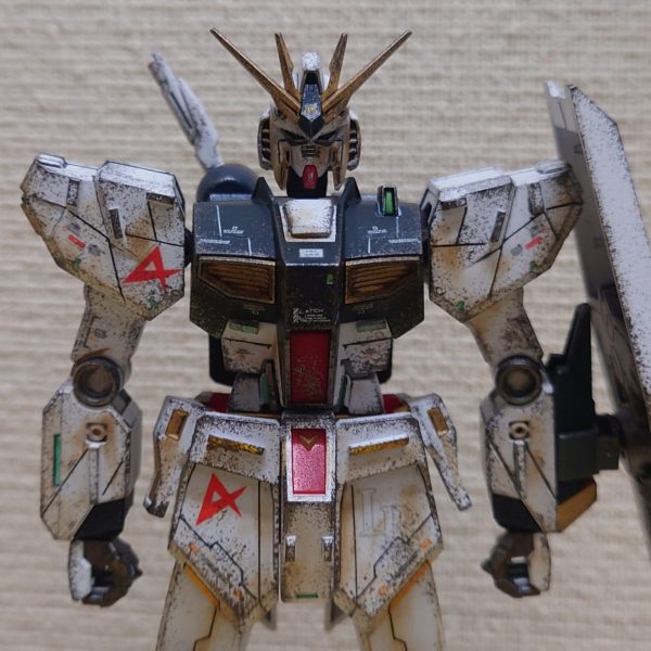 EG νガンダム　部分塗装と汚しの練習