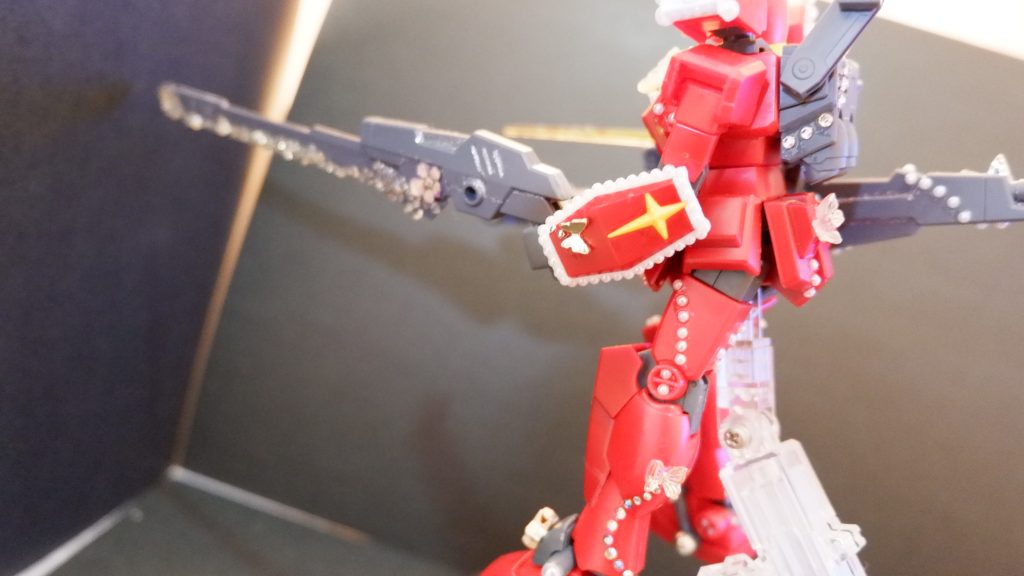 関節部にもパールを埋めています、隙がありません。