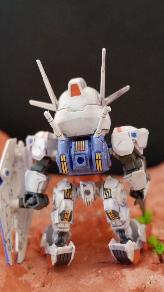 背中です。わかりにくいけどバックパックに筆でちょっと錆び表現してみたりしてます