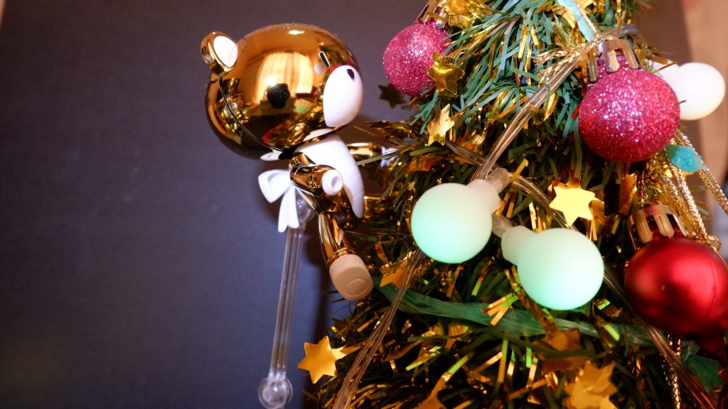 クリスマスツリーに掴まって