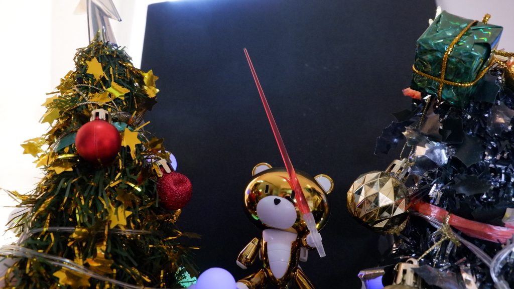 クリスマスツリーを切り落としてやる！