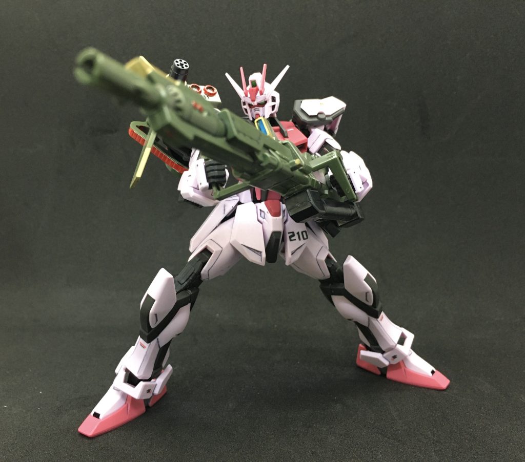 ランチャーストライカー装備で。パーフェクトストライクの時からそうでしたが、アーム部分の自由度が極端に低い上にKPS不使用のため、改善の余地あり。