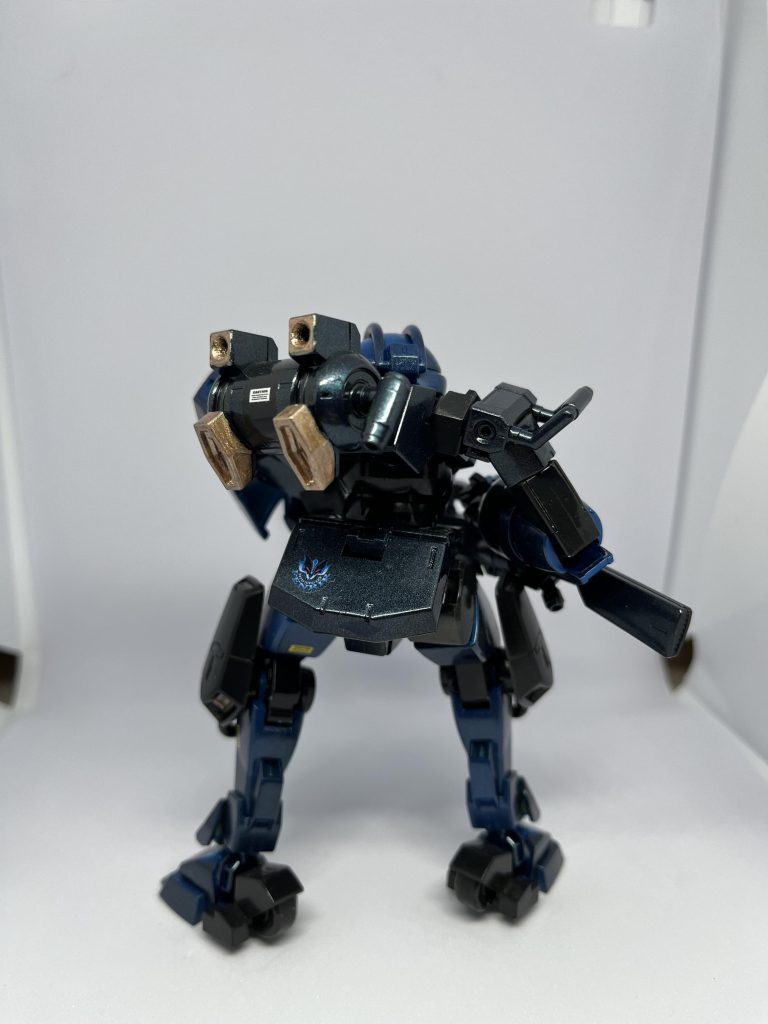 バックパックはゴールドでピカリ😊