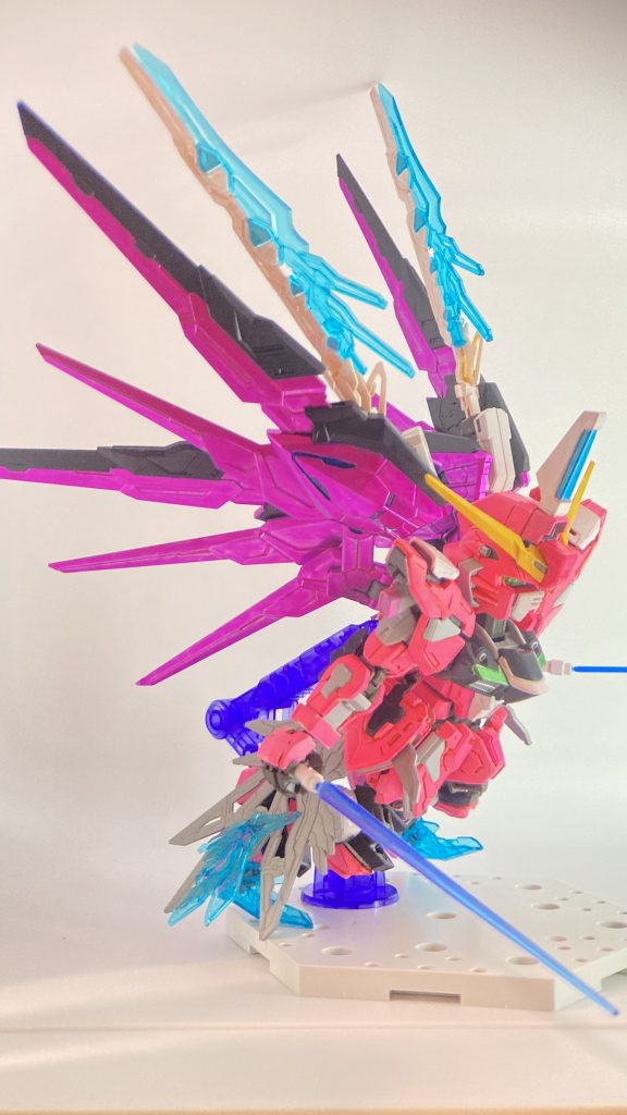 ハイマットモード。対艦刀を翼につけたまま展開するとエフェクト盛り盛りにできます。