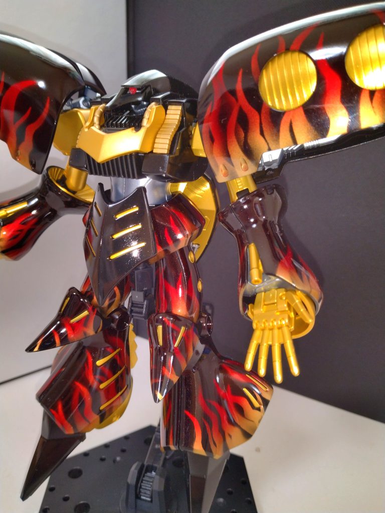 炎の型をパーツにつけながら塗装するのがとても大変でした。