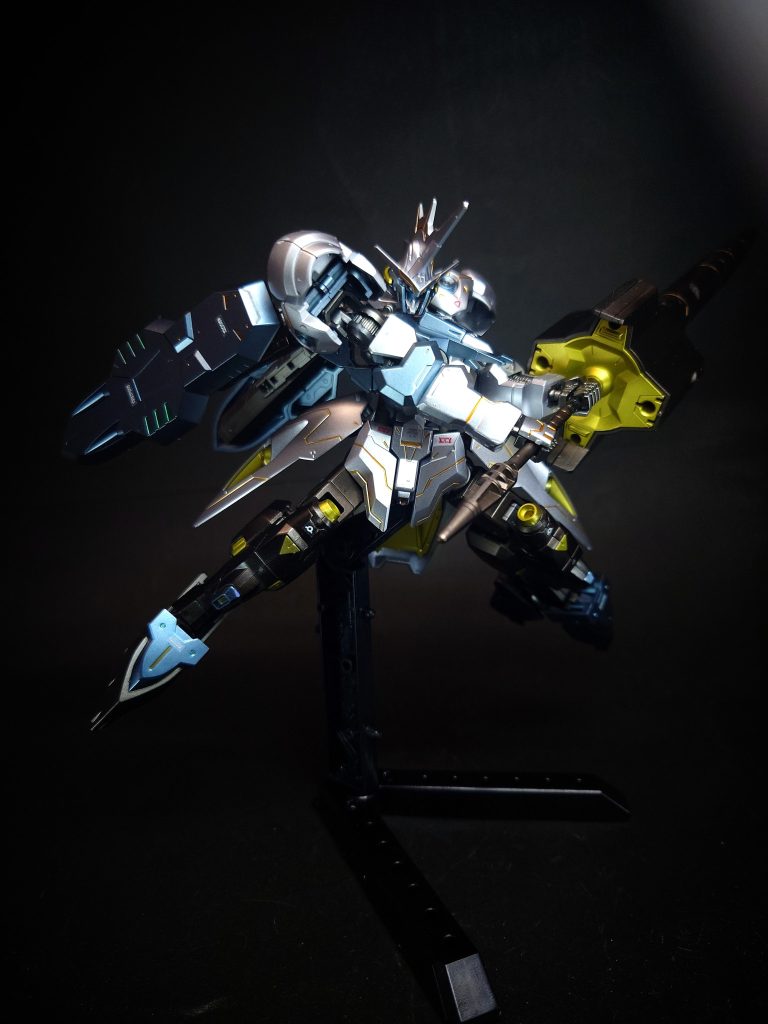 ヴィダールから引き続き阿頼耶識システム TYPE-Eが搭載されている点が以前のキマリスと大きく異なる点で、これによりキマリス本来の性能を存分に発揮可能となっている。最新技術による調整も施されており、キマリスのバリエーションの中で最も完成度の高い姿と言える。