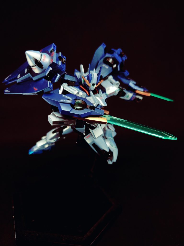 アークブレイサー両前腕部に装備した手甲型のユニット。GNバルカンを内蔵する他、GNバーストで刀身を形成したバーストブレイドとしての機能を有する。バーストブレイドは『機動戦士ガンダムAGE』に登場するシグルブレイドに近い性質を持ち、高い切断力を誇る。