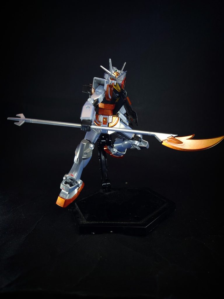 ビームラーナギナタガンダムシリーズによく登場する双刃型ではなく、分割式のロングランス。分割した状態でも使用できるが、連結することで高出力の刃が発生する。武者影頑駄無を参考にした武装だが、刃の形状はどちらかというと武者頑駄無のナギナタに似ている。