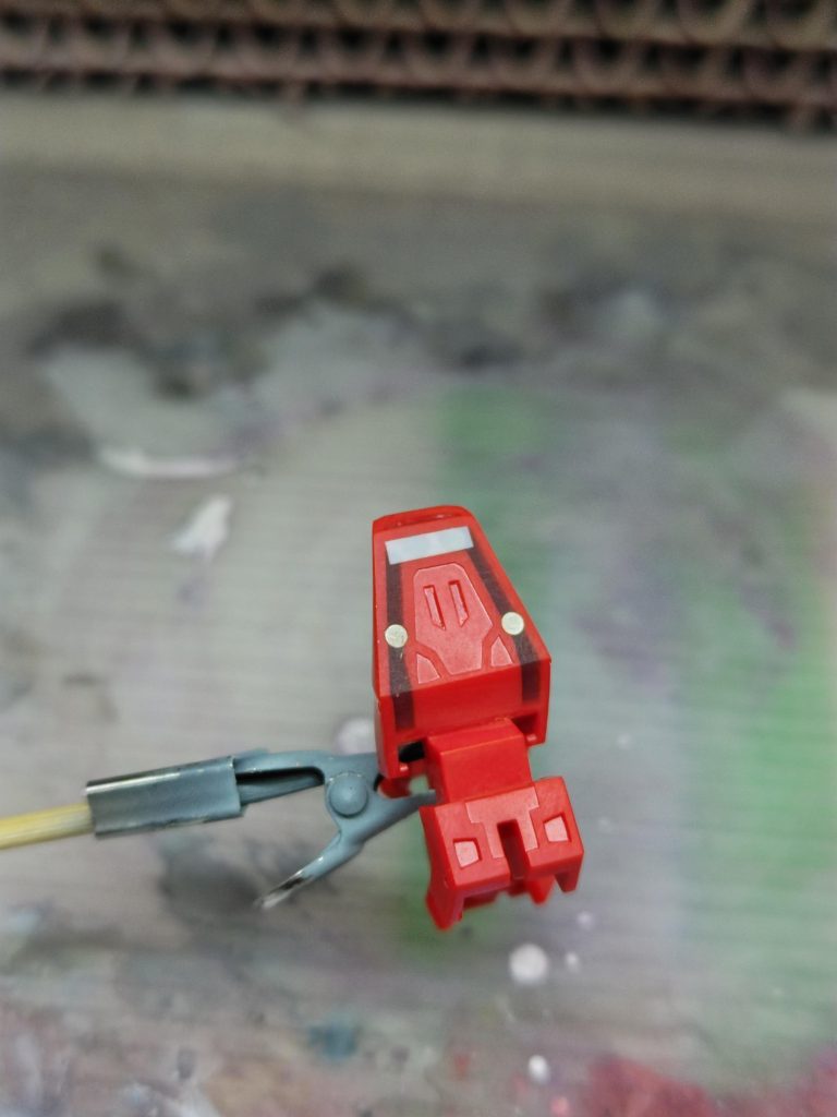 こんな感じで、4ヵ所にネオジム磁石を埋めてます。(1ヵ所ずつネオジムを2連にしないと強度が弱いと思います。)