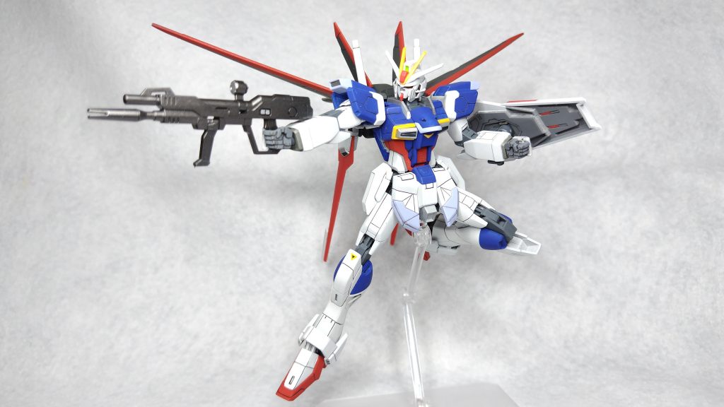 SEED撃ちもインパルスもカッコいい。脚部はスジ彫り多数で、引いた箇所はいいのですが、曲がったり太さがまだらだったりで…。これから頑張ります。