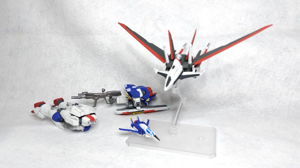 ドッキング前もちゃんと再現させるいいキットです。コアスプレンダーとストライカーのコックピット部は筆塗りで塗り分けました。拡大禁止です・・・^^;汚いので。