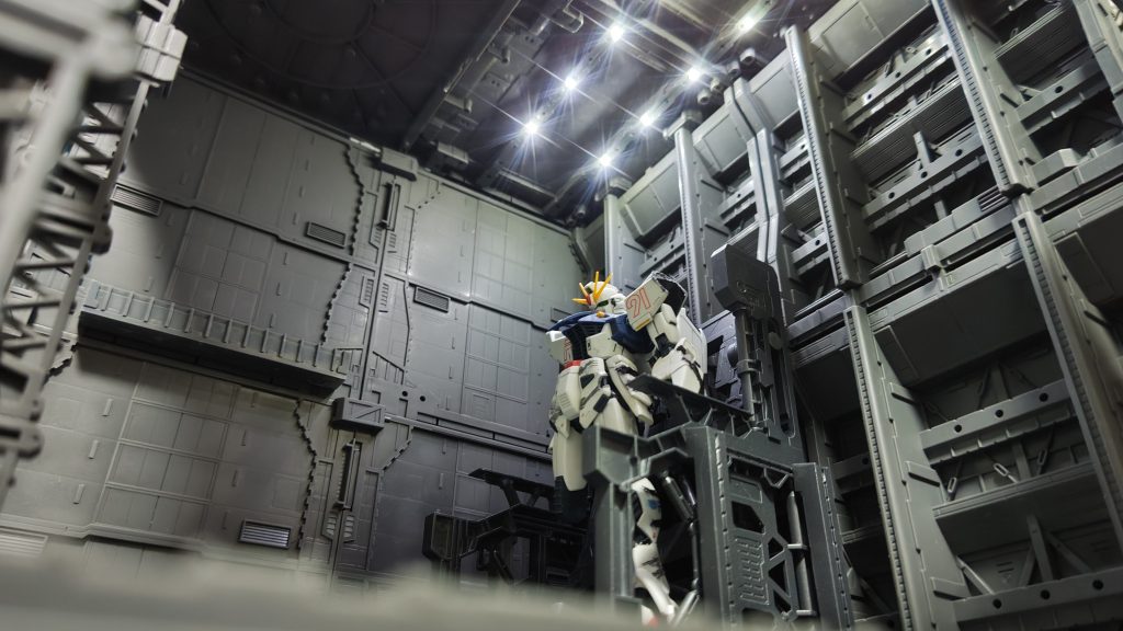 今回は初の電飾をやってみました。作成動画は別日に上げます。そして、初のキャストを招いた生配信も年末27日にやる予定ですので、是非観に来てやって下さい。登場するのは女性技士役のお方です。