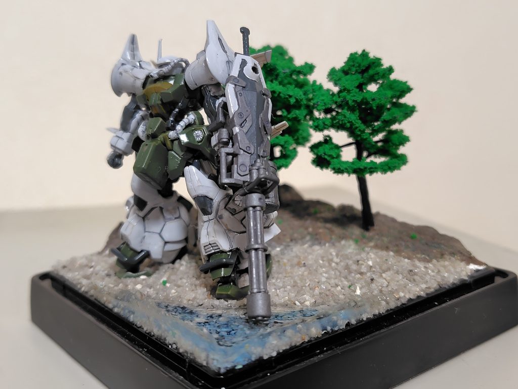 カバーは外せます。「三次元との戦い」で橋を通る08小隊を奇襲するシーンの数分前をイメージしました!